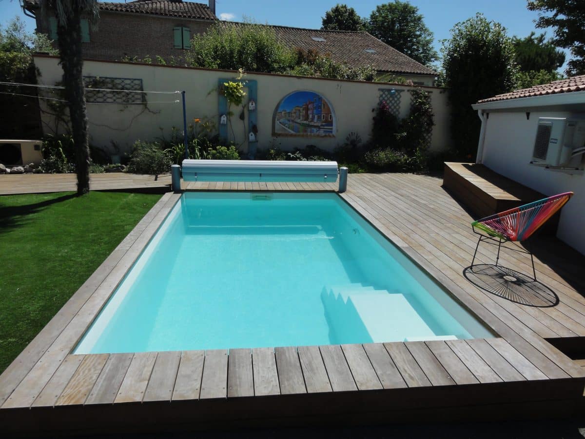 Piscine coque installée dans le Gard par SC Piscines by Les Jeunes Pousses